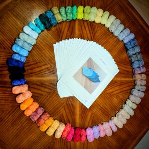 Atelier Crochet Cat Coaster - palette de couleurs et dessous de verre en forme de chat